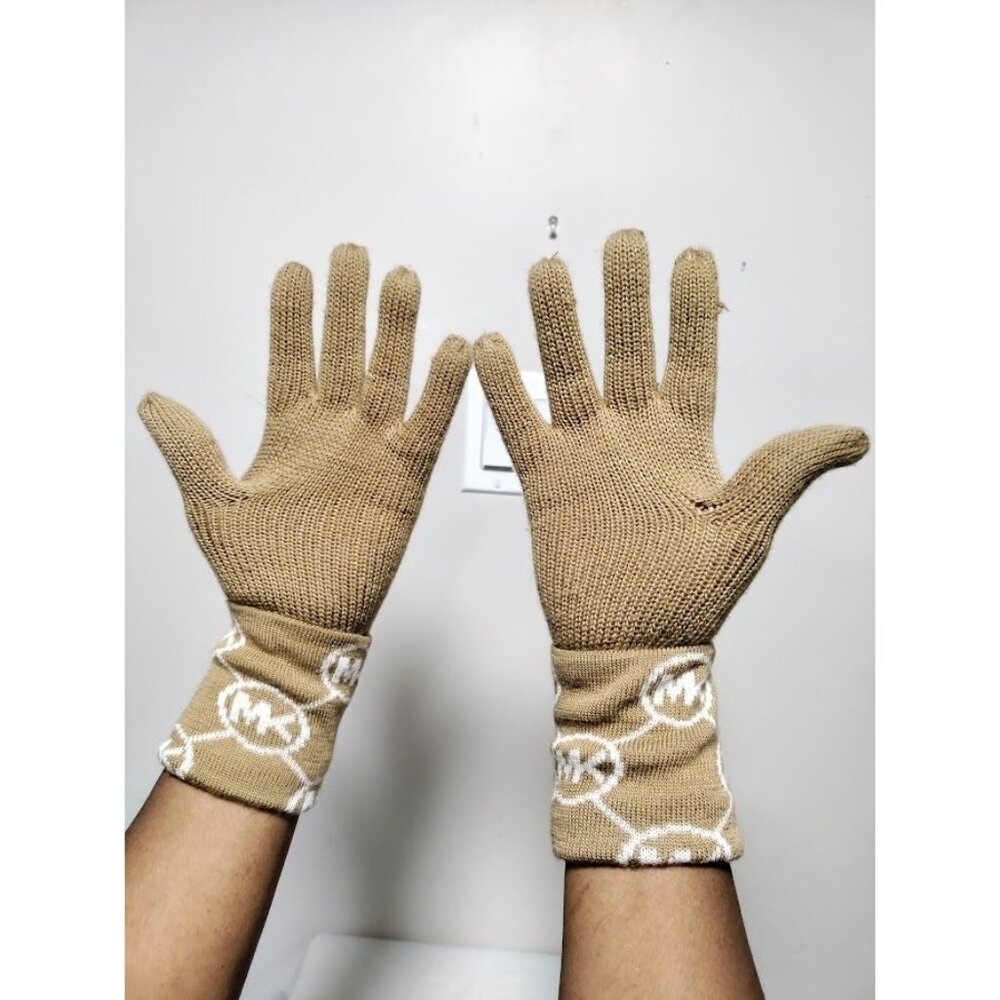Michael Kors Stylish Comfortable Warm Knit Signature Logo Cuffs Gloves, Tan - Picture 5 of 5